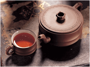 Чайник чая с пуэром