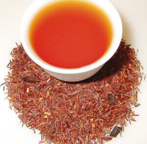 Китайский красный чай на столе