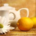 Чайник и цветок с лимоном