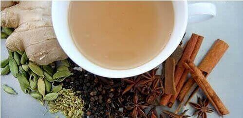 Заваренный чай масала